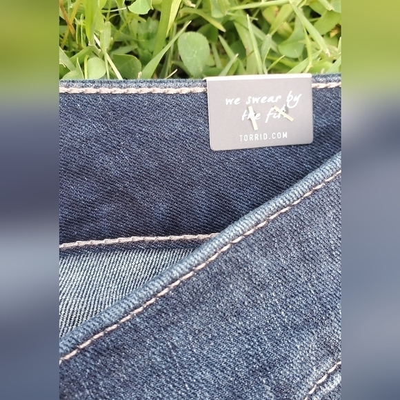 TORRID Skinny Jean - Premium Stretch Dark Wash Size 20R - Picture 6 of 10